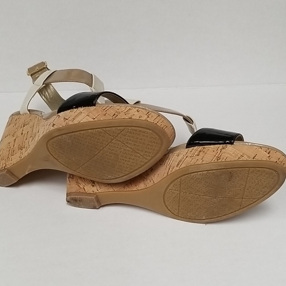 Bandolino Tan and Black Wedges - Picture 7 of 7